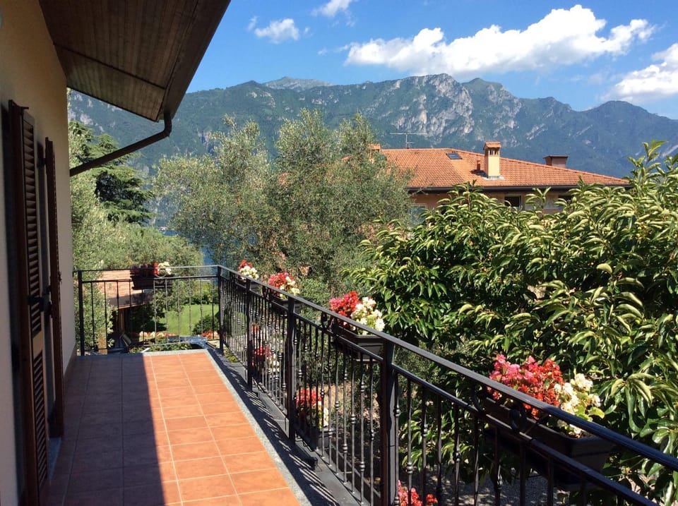 Balcony/Terrace, Garden view, Mountain view