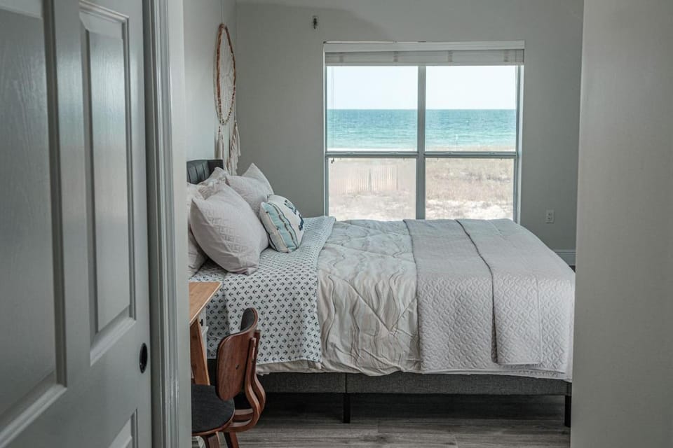 Perdido Key Beachfront 4BR Sleeps 12 Steps to the Beach Sweeping Gulf View House in Ono Island