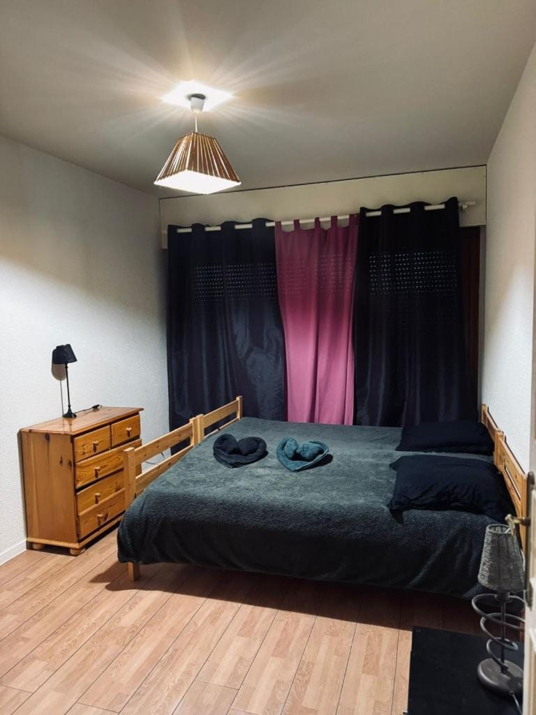 Appartement avec Terrasse & Parking Privé - Centre Thonon Apartment in Thonon-les-Bains
