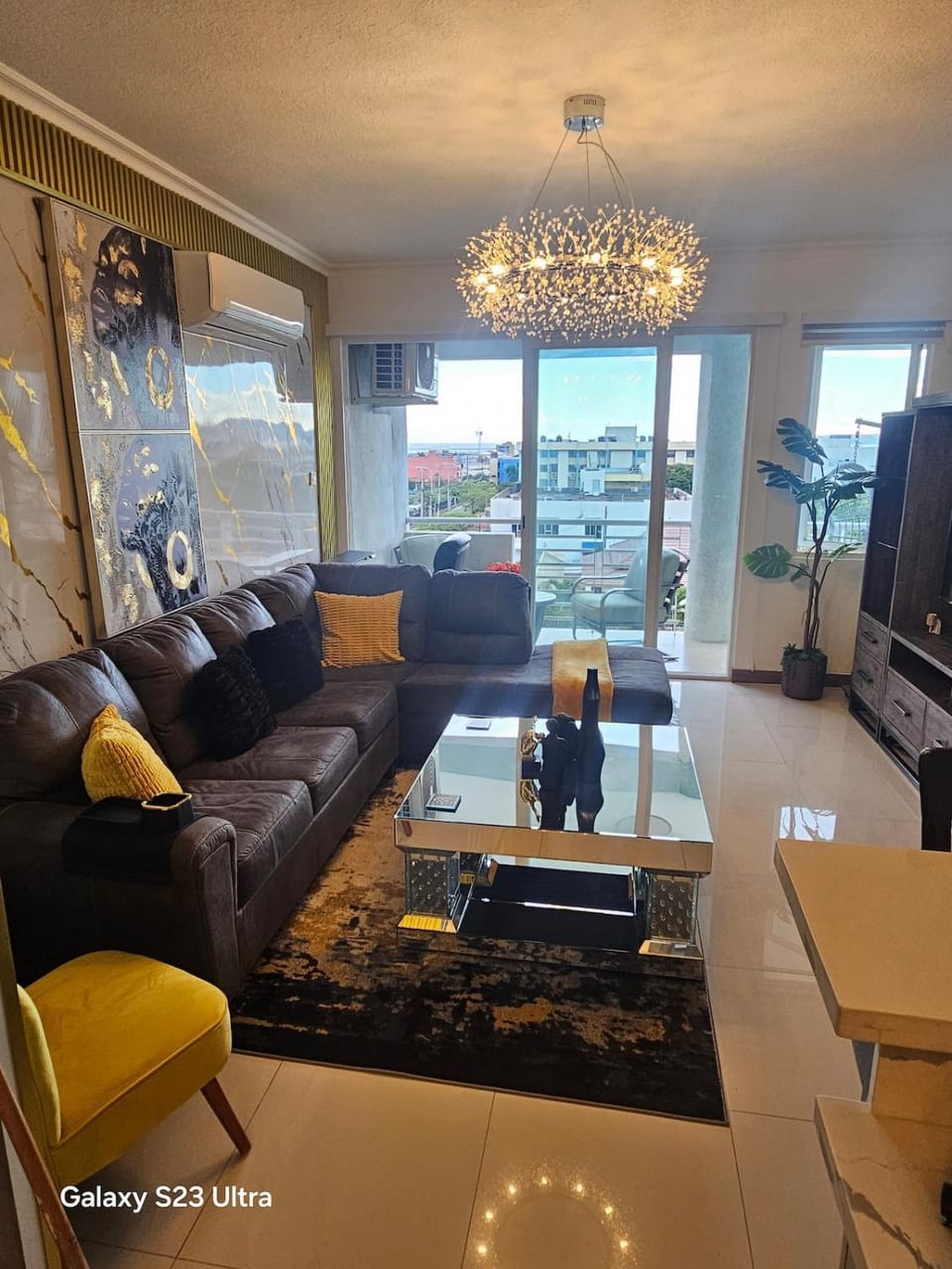 Luxury Apt New Kingston 24 hrs Security Pool Apartment in Kingston