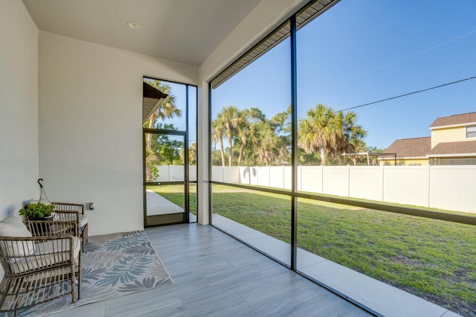3 Mi to Manasota Beach! Sleek Home w/ Lanai House in South Venice