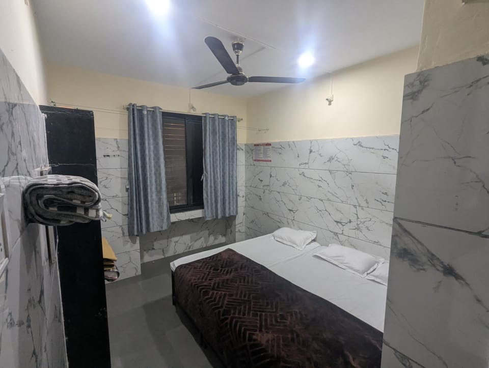 Hotel Tirth Purohit Park Hotel in Maharashtra