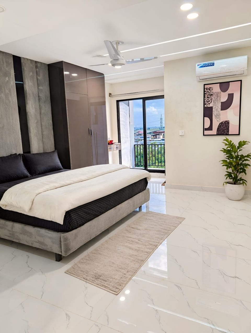 Bed, Photo of the whole room, Bedroom, air conditioner