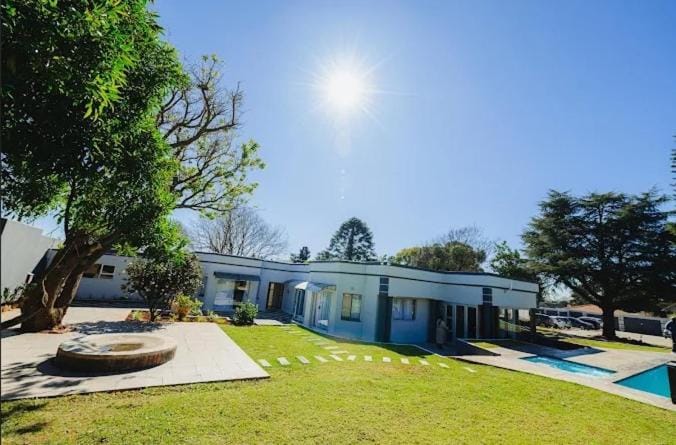 Mawo Luxury Boutique Guest House Bed and Breakfast in Roodepoort