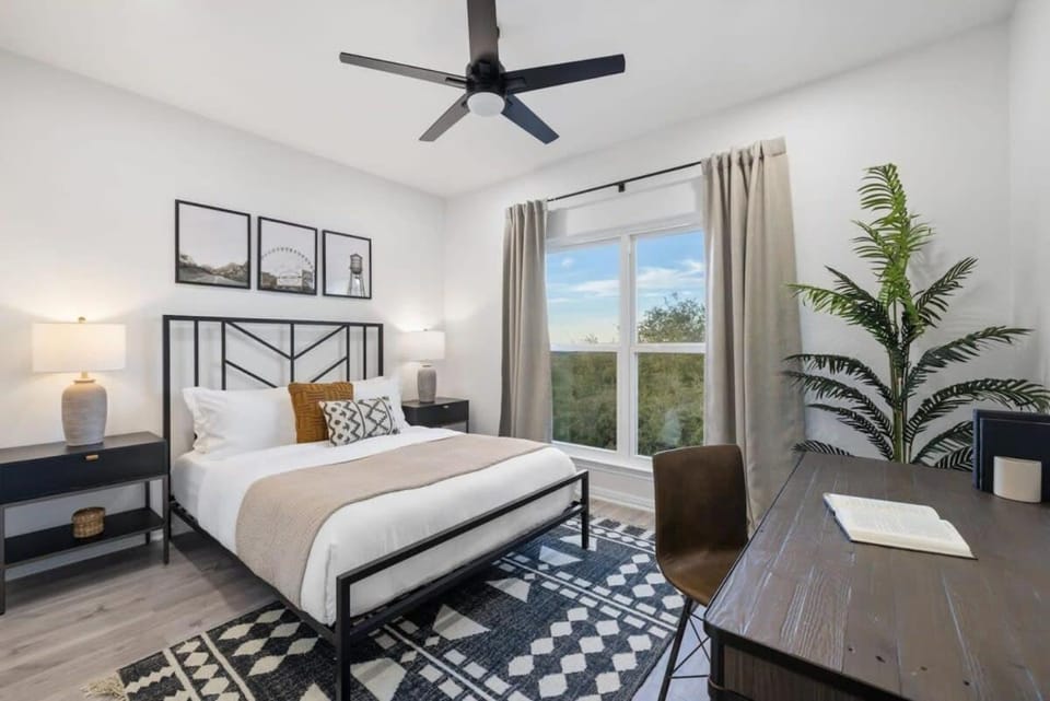 Luxury Retreat Hot Tub & Large Deck House in Lago Vista