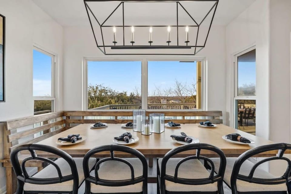 Luxury Retreat Hot Tub & Large Deck House in Lago Vista