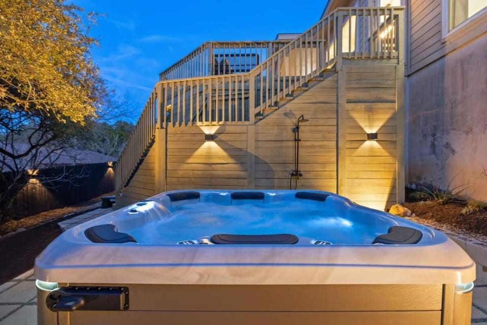 Luxury Retreat Hot Tub & Large Deck House in Lago Vista