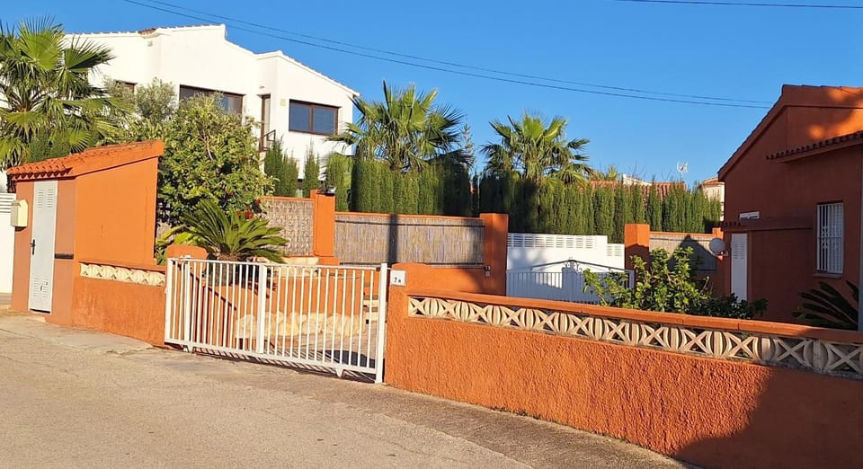 Property building, Facade/entrance, Off site