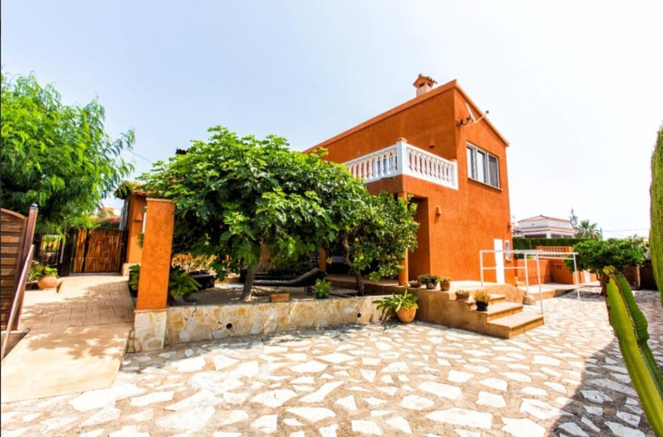 Property building, Facade/entrance, Off site