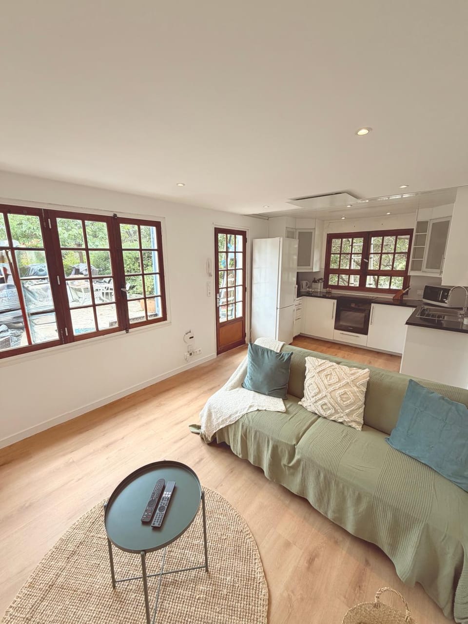 Kitchen or kitchenette, Living room