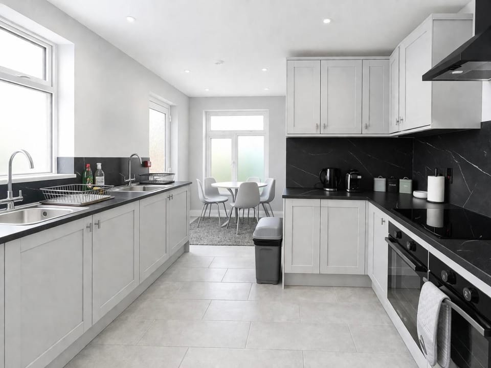 5 Bed 5 Ensuite with Garden and Gym House in Wellingborough