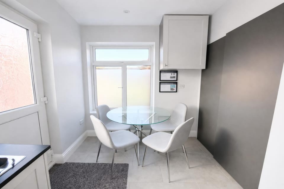 5 Bed 5 Ensuite with Garden and Gym House in Wellingborough