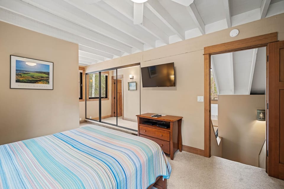 26 Meadow House Apartment in Sunriver