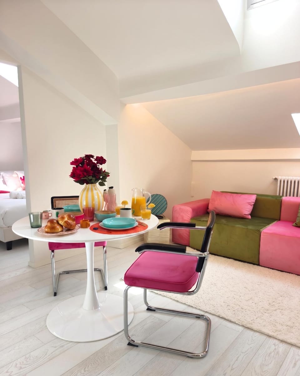 Living room, Photo of the whole room, Seating area, Dining area, Bedroom