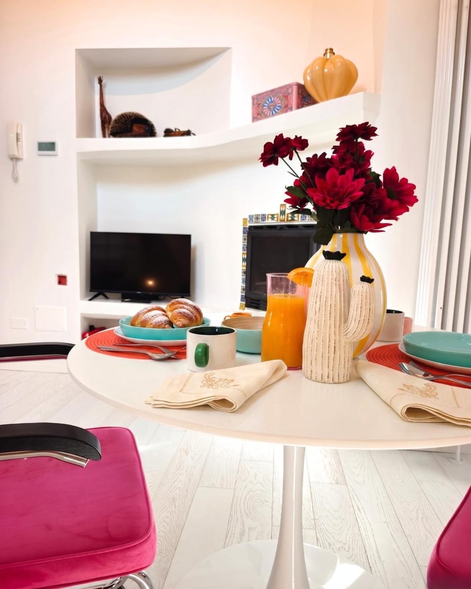 TV and multimedia, Living room, Dining area