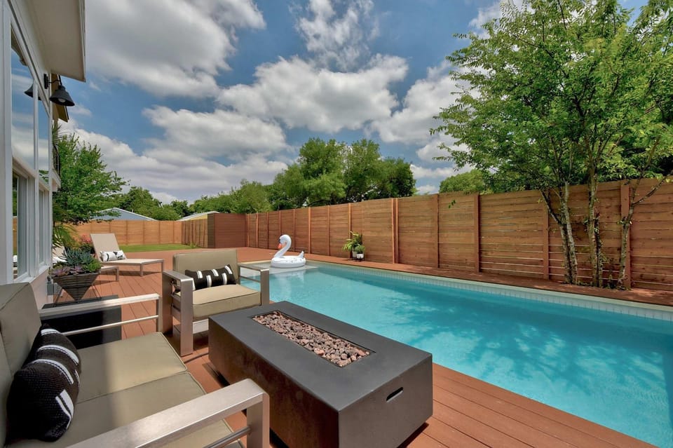 Expansive Luxury Escape with Private Pool House in Austin