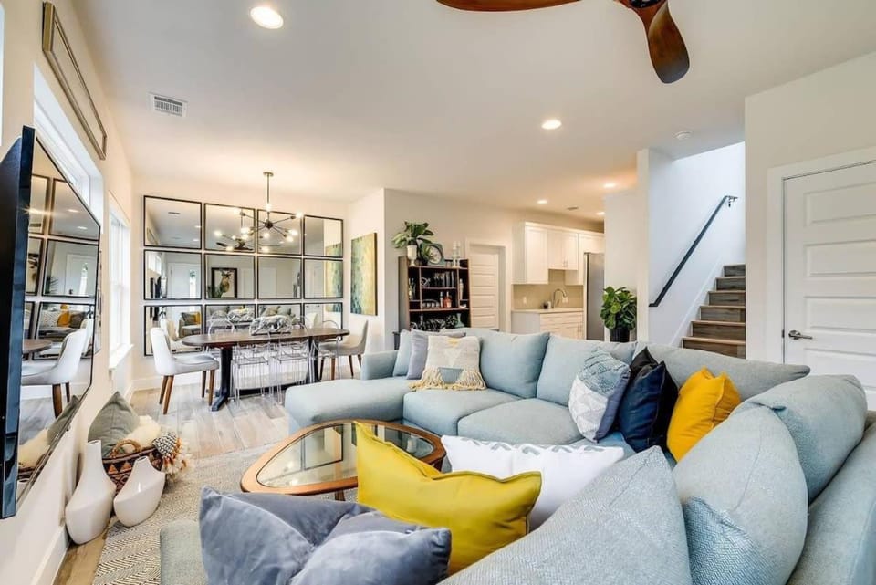 Expansive Luxury Escape with Private Pool House in Austin