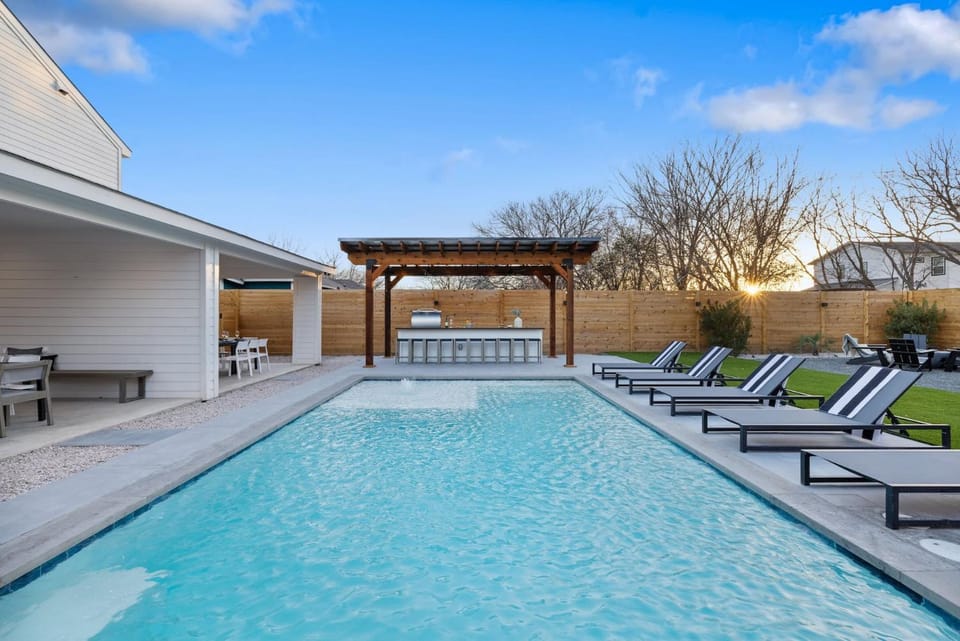 Expansive Luxury Duplex with Shared Pool House in Austin