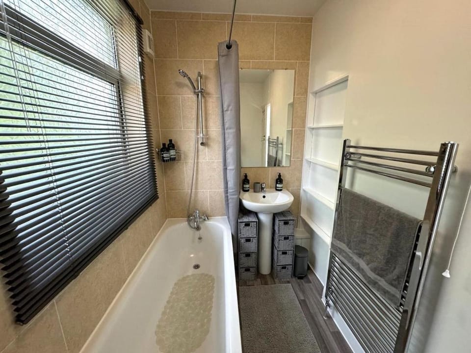 Shower, Bathroom, Bath, towels