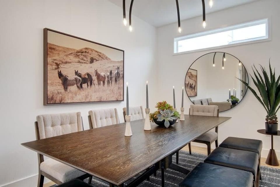 Newly Constructed Chic Home with Hot Tub House in Austin