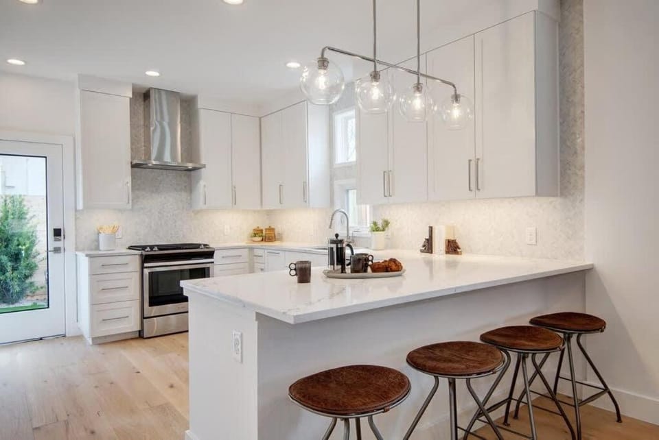 Newly Constructed Chic Home with Hot Tub House in Austin