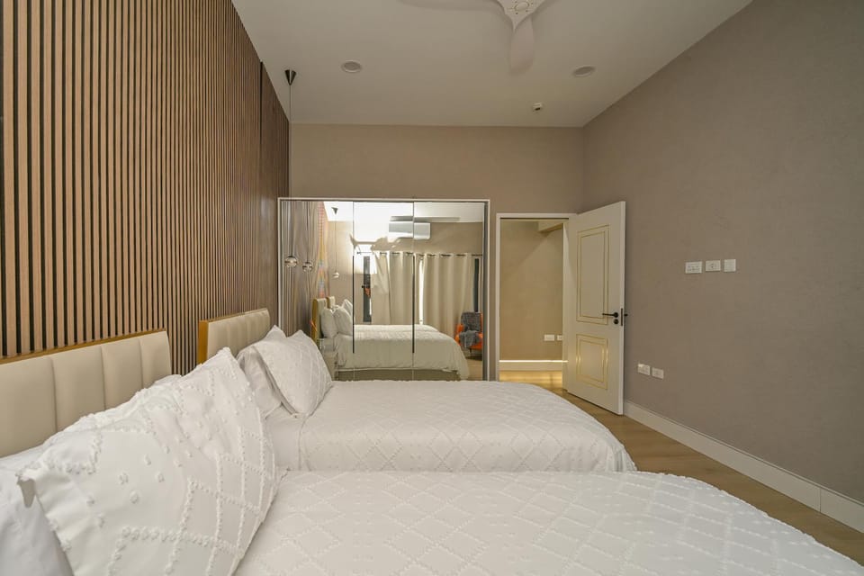 Golden Pear Villa-MSV 10BR - 5 Fully Equipped Kitchens, Harbor & Sea Views Villa in Saint George