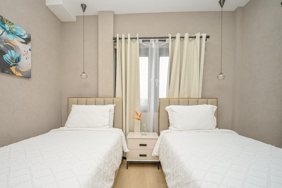 Golden Pear Villa-MSV 10BR - 5 Fully Equipped Kitchens, Harbor & Sea Views Villa in Saint George
