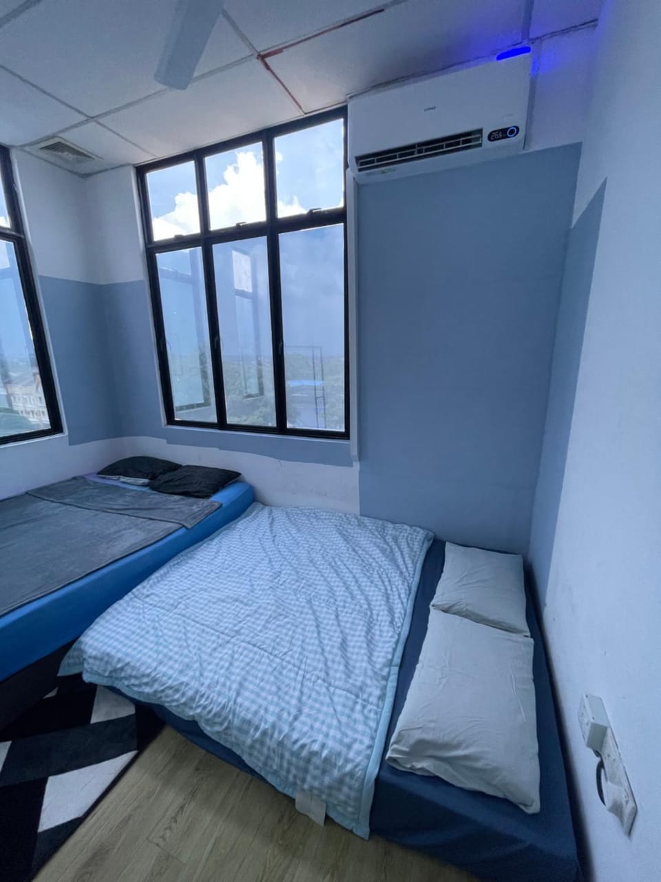 Top 1 Jb 5GWIFI 400mbps Room Bed and Breakfast in Johor
