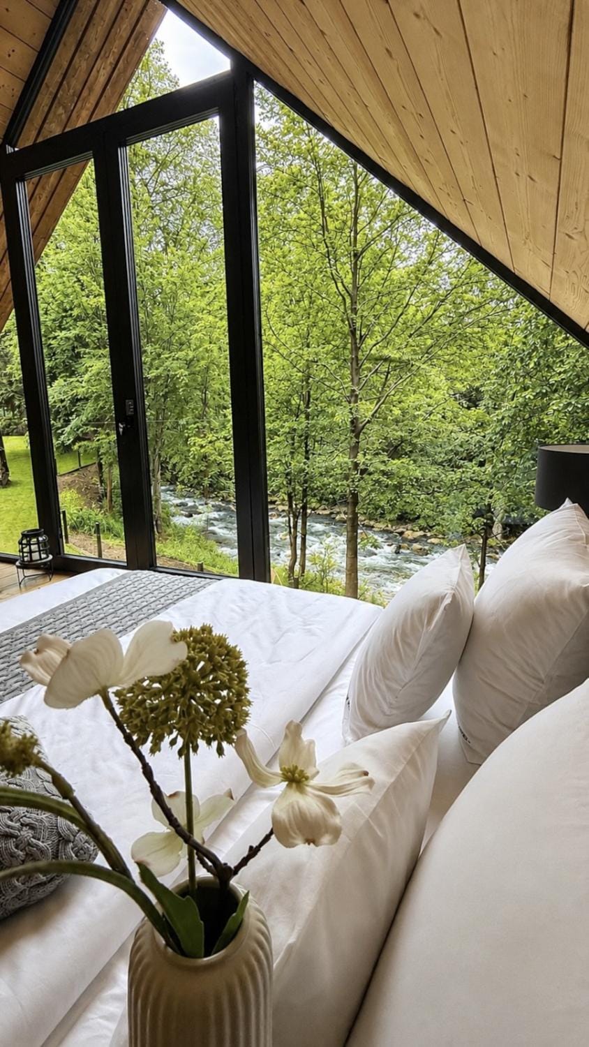 Photo of the whole room, Bedroom, River view