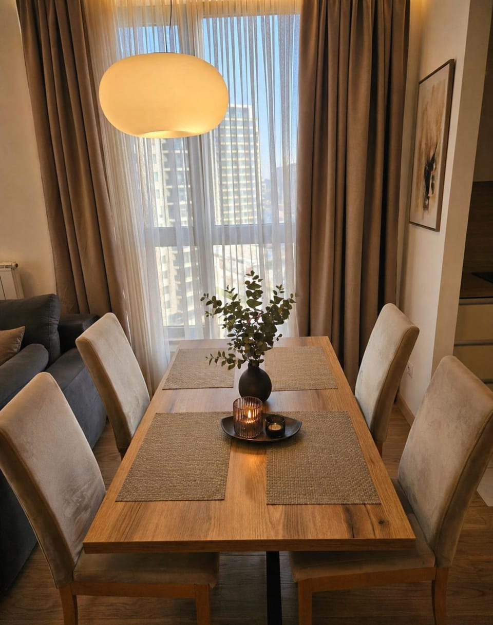 Day, Decorative detail, Dining area