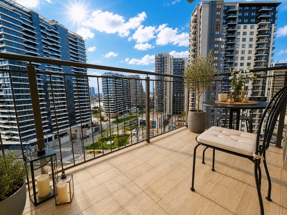 Balcony/Terrace, Decorative detail, River view