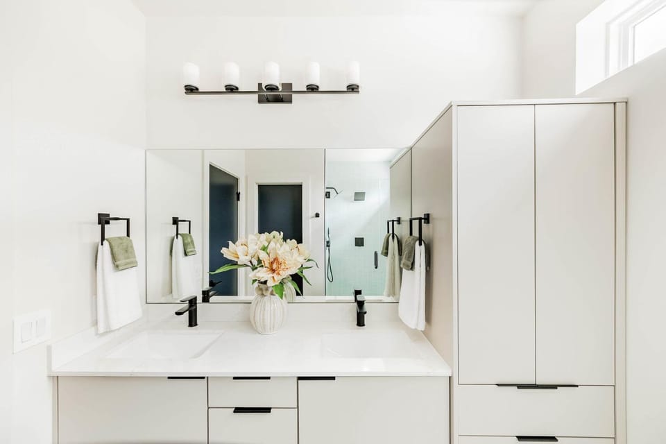 Two Luxury Austin Homes Hot Tubs & 10 Bedrooms House in Austin