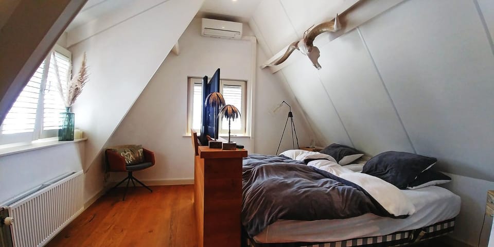 Bed, TV and multimedia, Photo of the whole room, Bedroom, internet, air conditioner