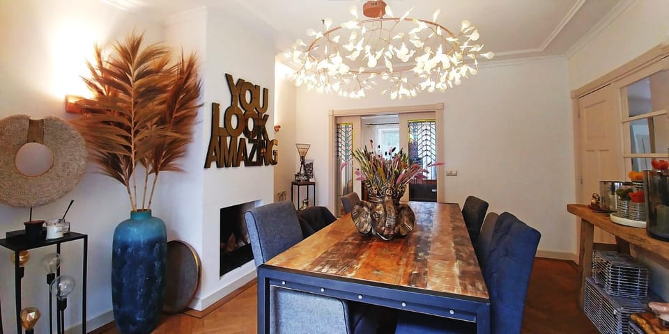 Seating area, Dining area