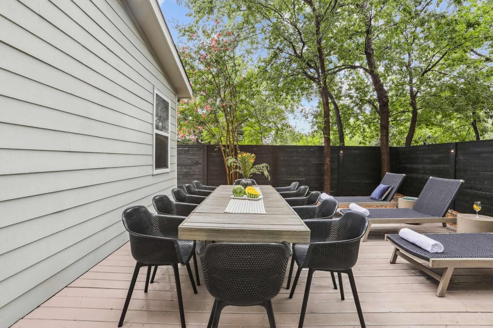 Luxe Lone Star Oasis near Downtown with Hot Tub House in Austin