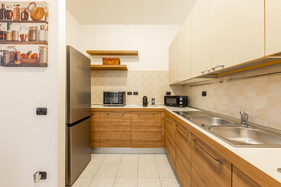 Coffee/tea facilities, Kitchen or kitchenette, stove, kitchen