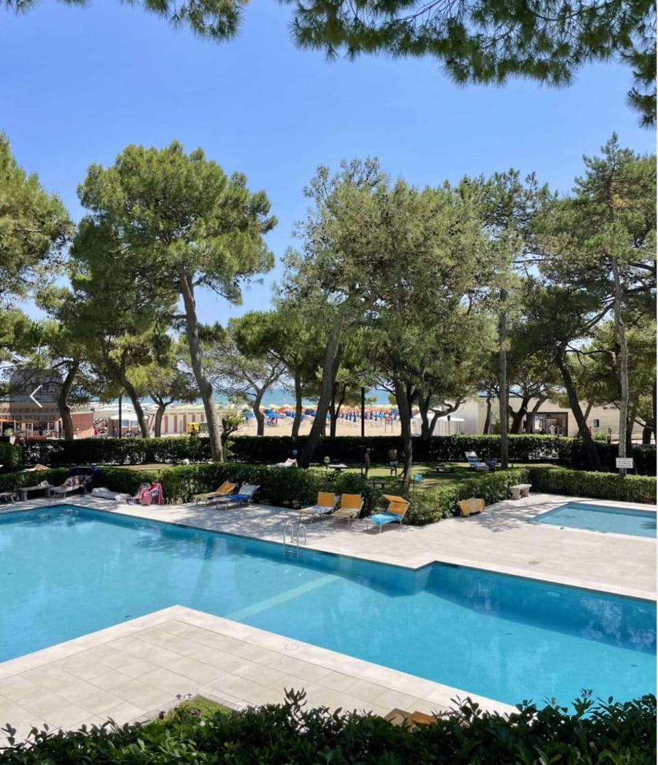 10m dalla spiaggia con piscina e parcheggio al coperto Apartment in Lignano Sabbiadoro