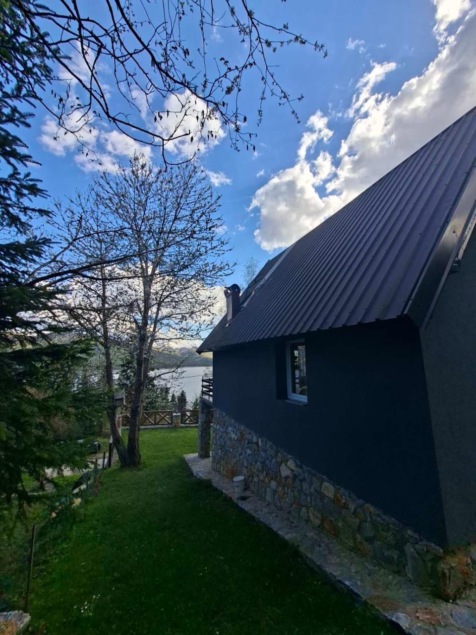 Lakeview Mavrovo Villa - Your Escape to Tranquility Villa in North Macedonia