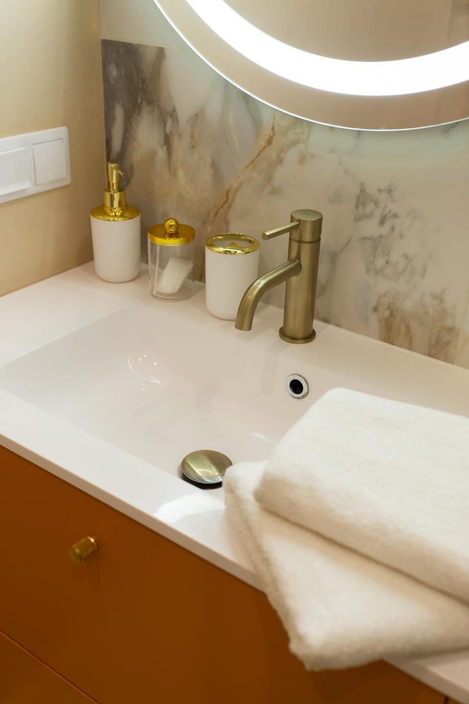Bathroom, towels