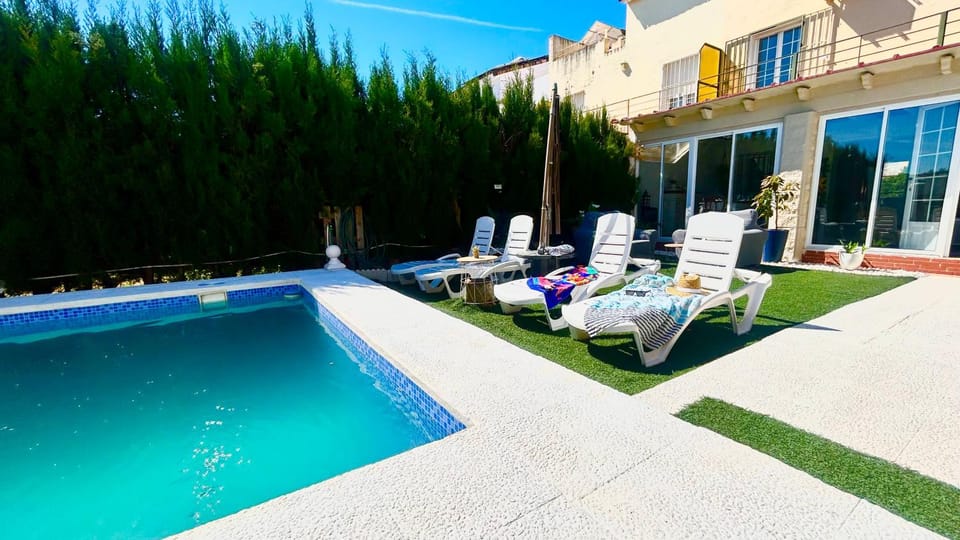 Swimming pool, sunbed