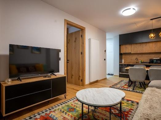 Communal lounge/ TV room, TV and multimedia, Seating area
