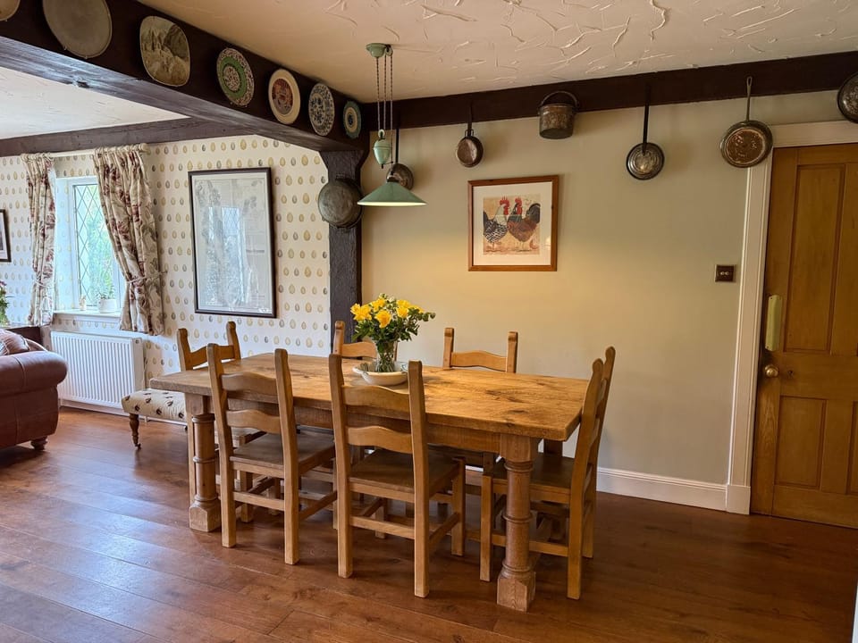 Countryside Farmhouse - Glasgow - Sleeps 6 House in England
