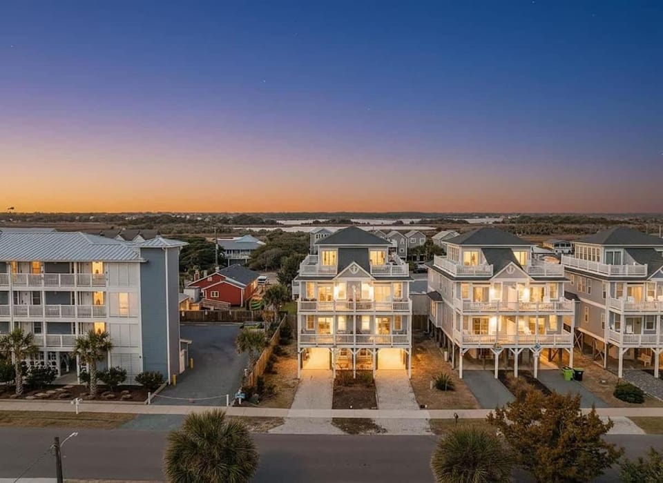 Sandy Bottoms by Carolina Getaway with Ocean Views House in Surf City