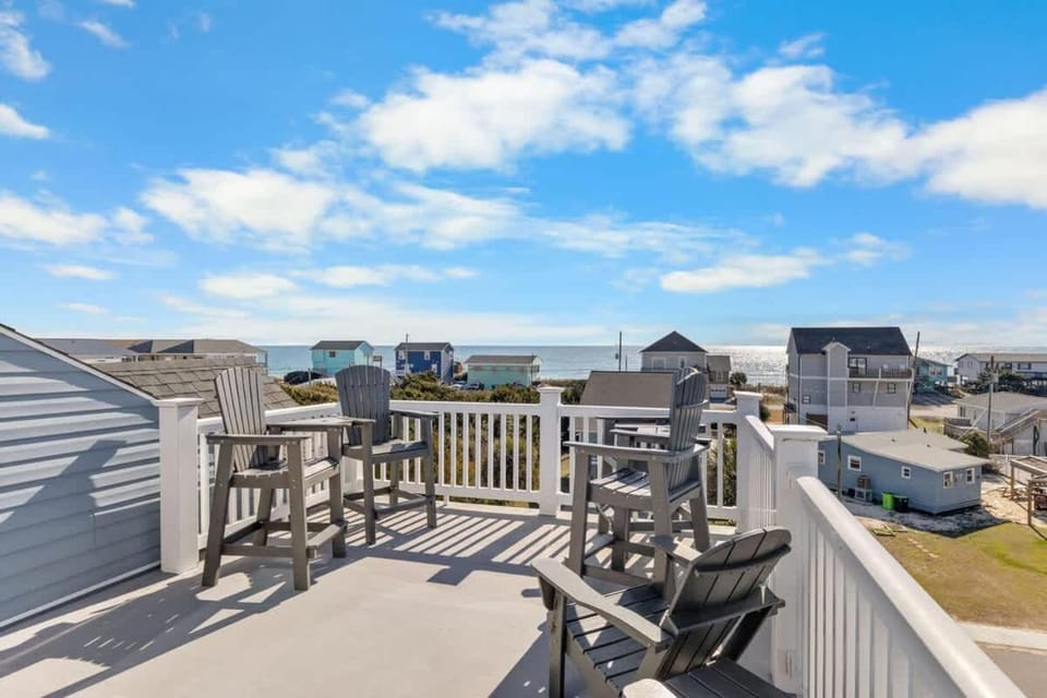 Sandy Bottoms by Carolina Getaway with Ocean Views House in Surf City