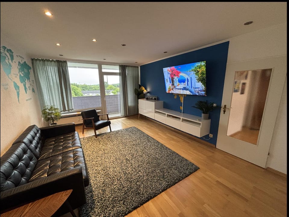 TV and multimedia, Living room, Evening entertainment