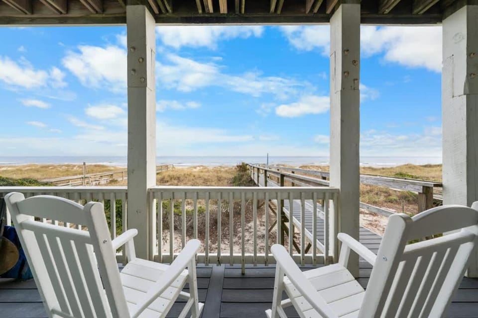Smile Maker by Carolina Getaway House in Carolina Beach