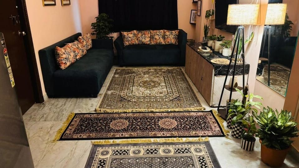 One Private Bedroom in 3BHK Apartment in Kolkata
