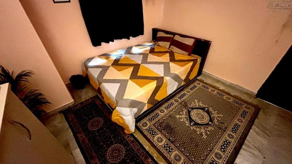 One Private Bedroom in 3BHK Apartment in Kolkata