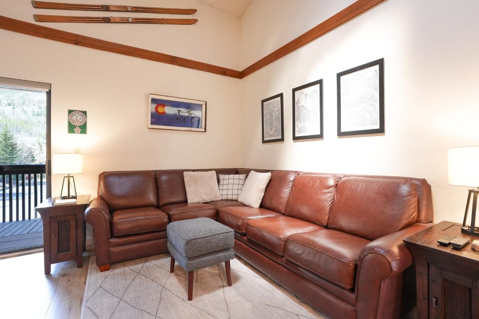 Mountainside Mt. Royal Condo - Stunning Views, Great Year-Round Location Apartment in Frisco