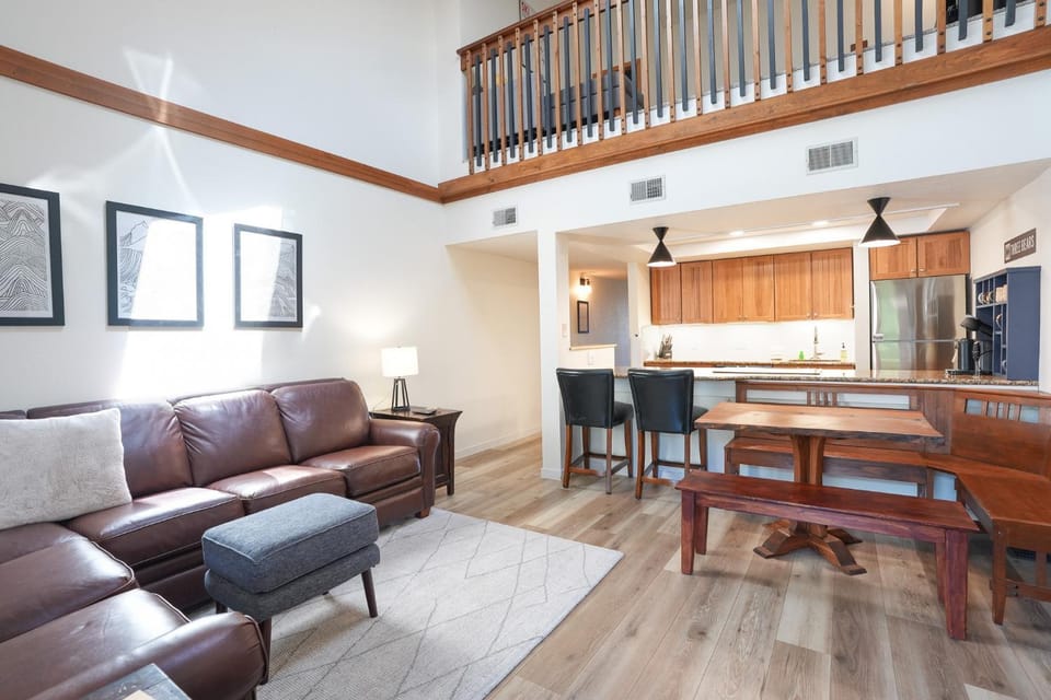Mountainside Mt. Royal Condo - Stunning Views, Great Year-Round Location Apartment in Frisco